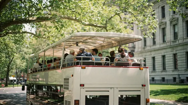 Hop-On Hop-Off Buses in Washington, D.C.: Who They're Actually For